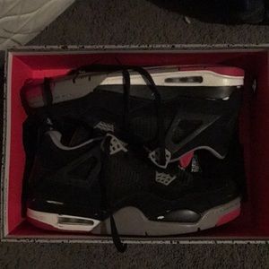 Air Jordan 4 "Bred"